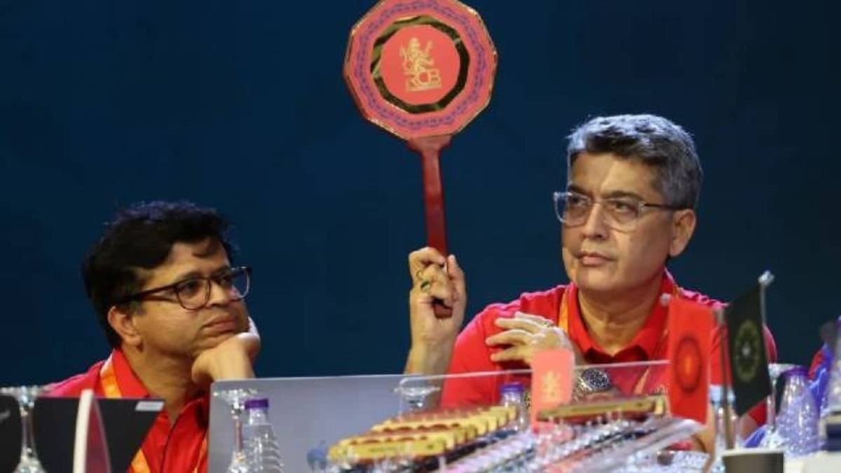 RCB has taken Phil Salt and is excited  to share the field with Virat Kohli spt 