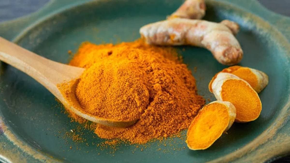 by consuming Turmeric and black pepper together you can get many health benefits lif