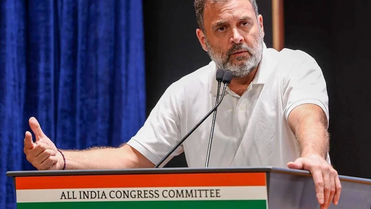 Rahul gandhi slams centre for not allowing female journos in meeting with taliban leaders