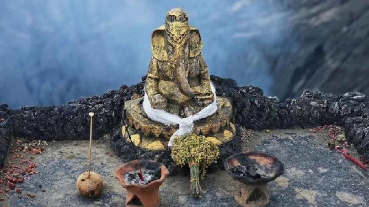 This 700 year old Lord Ganesh in Indonesia protects everyone from Volcano Eruptions