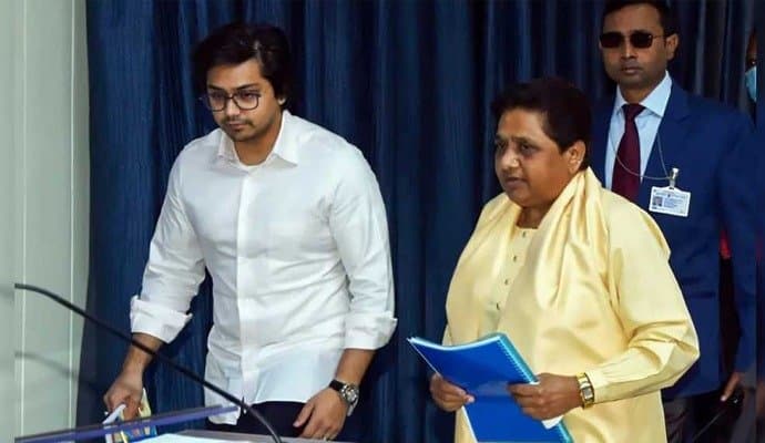 AKASH: মায়াবতীর সিদ্ধান্ত সমর্থন করলেন ভাইপো আকাশ আনন্দ 
