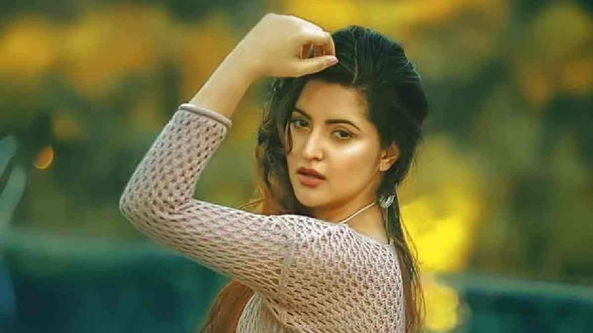 Bangladeshi actress Pori Moni slams her trollers on Facebook live