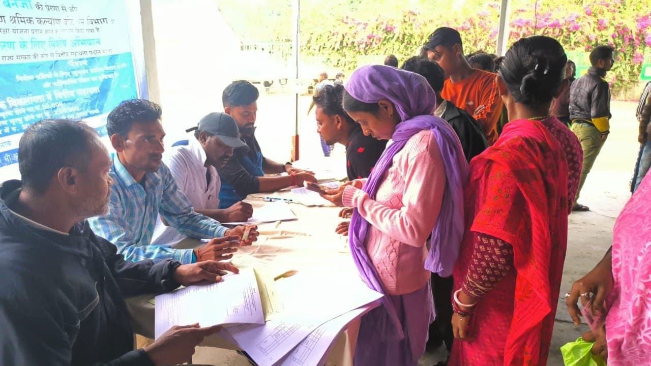 নির্মাণ শ্রমিকেরা পাবেন এককালীন আড়াই লক্ষ টাকা, সামাজিক সুরক্ষা প্রকল্প নিয়ে এল রাজ্য সরকার, জানুন আবেদন করার উপায়