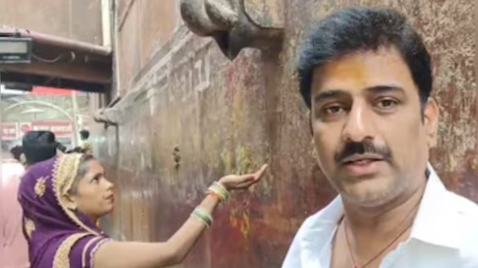 Banke Bihari Temple Priest Counters Viral Video Claim_gnr