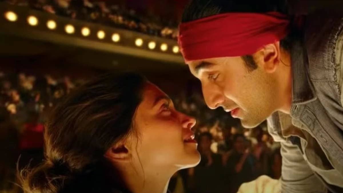 Deepika Padukone and Ranbir Kapoor share a warm hug at Mumbai airport video goes viral