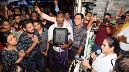 RG Kar Case Junior Doctors Got mail For Meeting in Mamata Banerjees home in Kalighat gnr