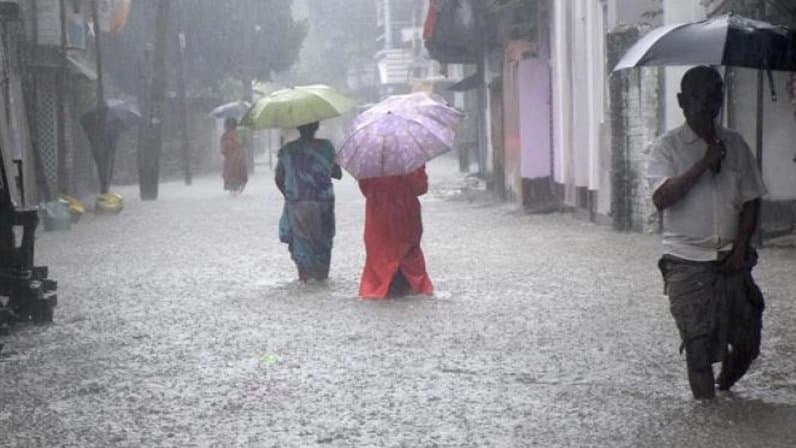 IMD Weather Forecast Heavy Rainfall Thunderstorm Orange Alert in Eight Districts in Next Two Hours in West Bengal 