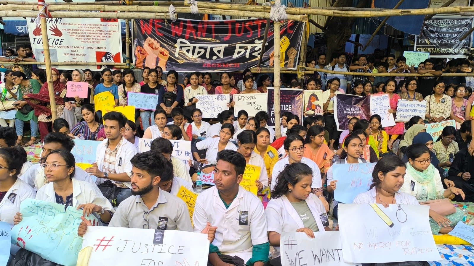 Doctors protest Hospital Outdoor Services Closed on Wednesday gnr 