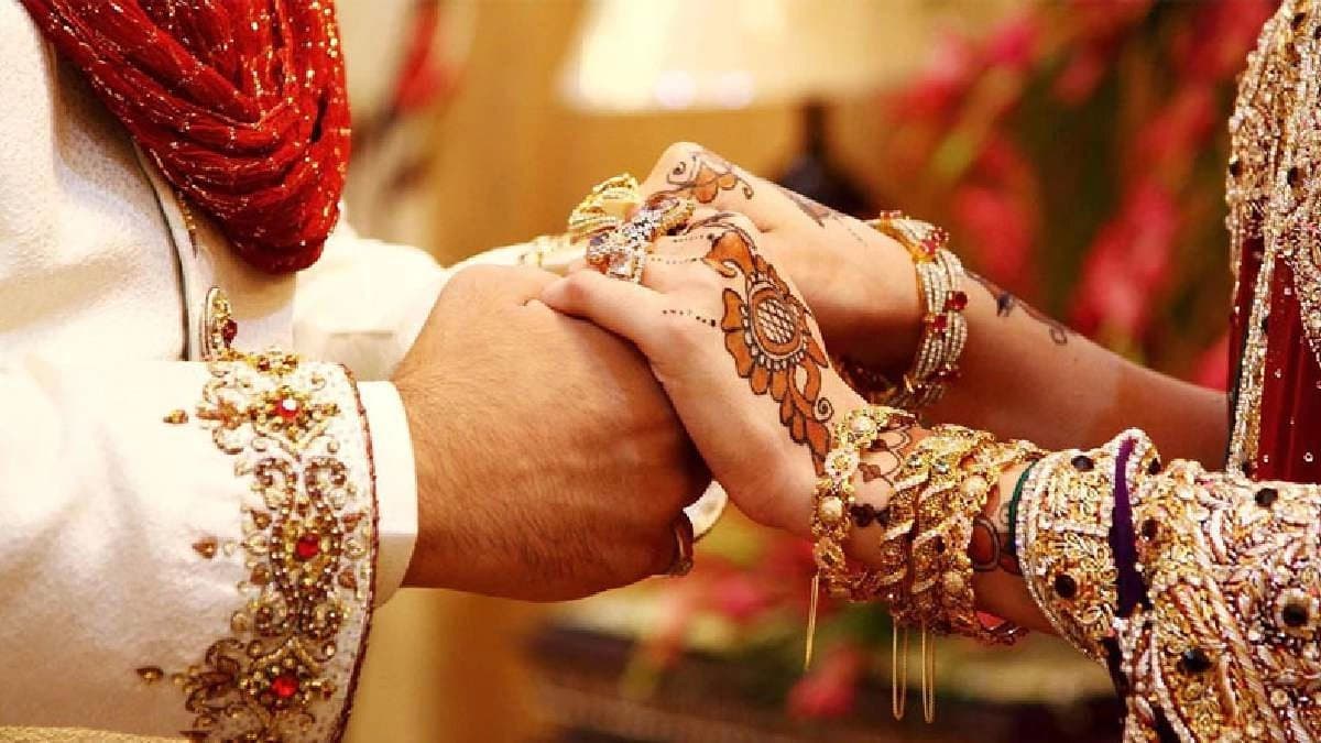 কপোত-কপোতীদের মাথায় হাত, প্রেম করে বিয়ে করলেই হতে হবে ঘরছাড়া! ভারতের এই গ্রামে রয়েছে অদ্ভুত নিয়ম