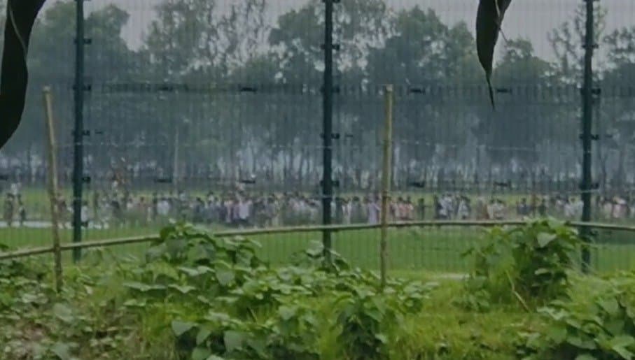 Bangladesh Nearly thousand people from Bangladesh came to Coochbehar to seek refuge in India. gnr