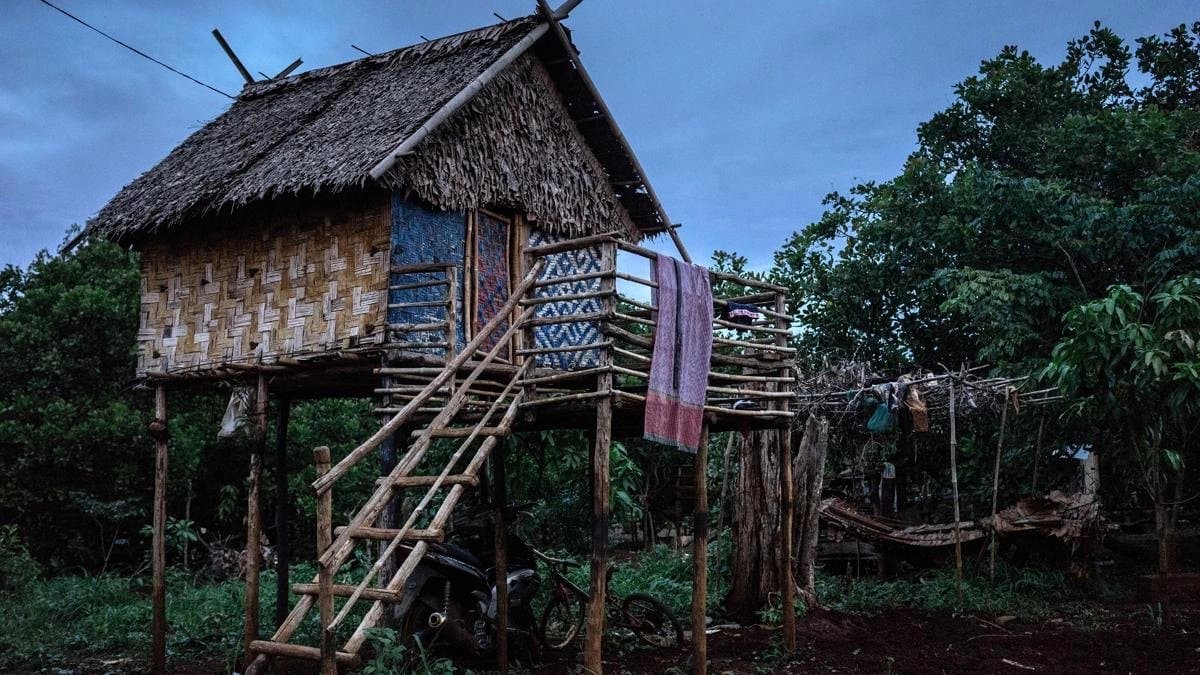 Love Huts in this place parents Allow Teenage Girls To  stay with Boy Of Their Choice