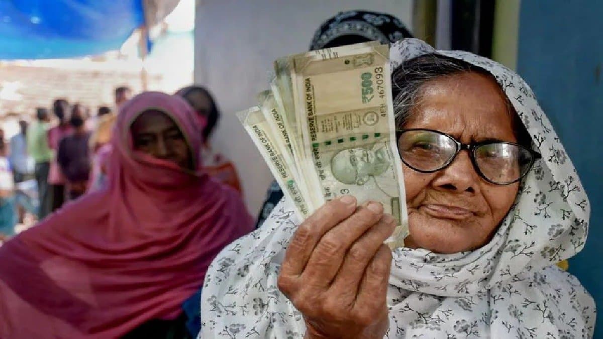 Invest rupees 55 to earn monthly pension of rs 3000 know the scheme