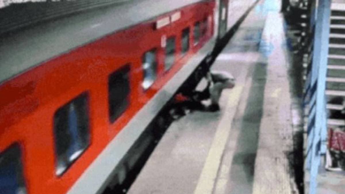 Rail police staff rescues woman dragged by train at Mumbai Borivali Station watch viral video