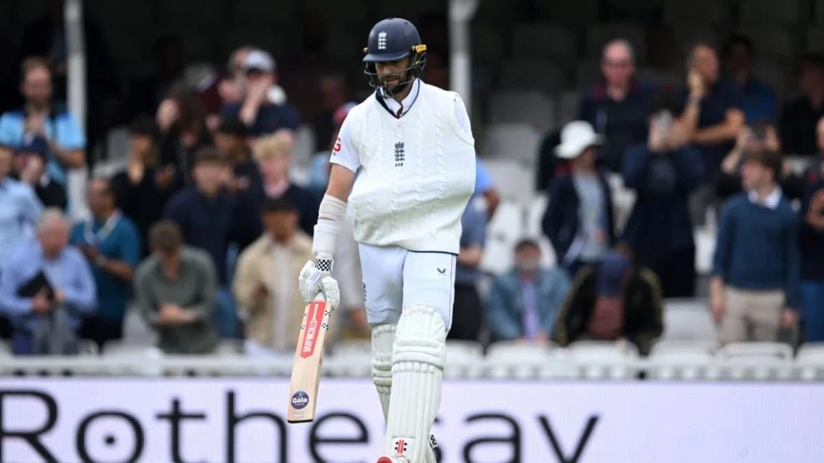 England cricket team star Chris Woakes braved a dislocated shoulder to come out to bat 