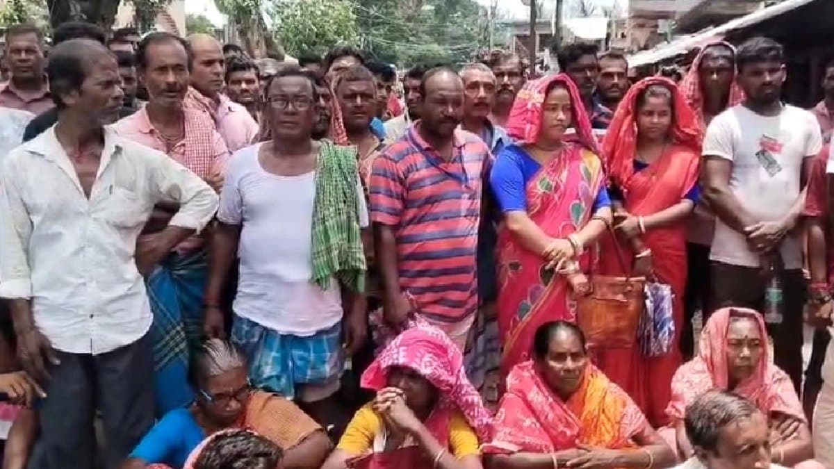 People protest at Petrapole port know the reason