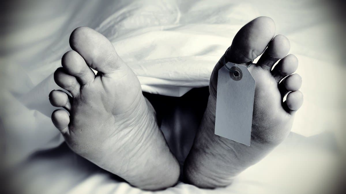 Hanging body of a man recovered from Taratala road gnr