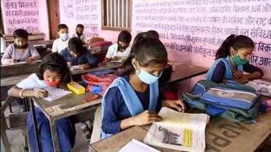 Rural India: গ্রামীণ ভারতে কিশোরীদের তুলনায় দ্বিগুণ কিশোরের কাছে রয়েছে নিজেদের স্মার্টফোন 