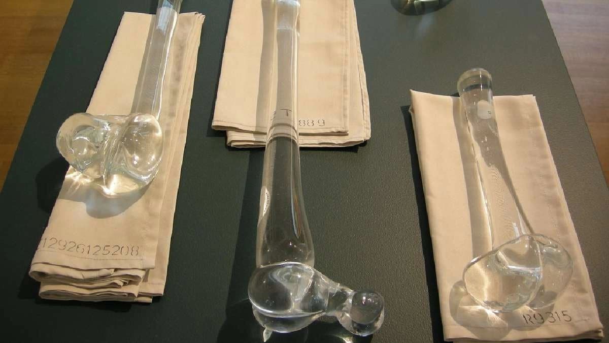 Scientists discovered a glass like substance that can replace bone