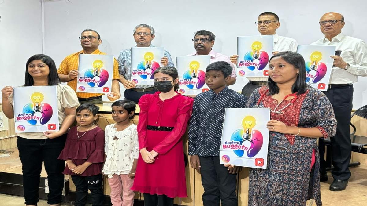 Mother desperately trying to bring her child back from death ICH by her side