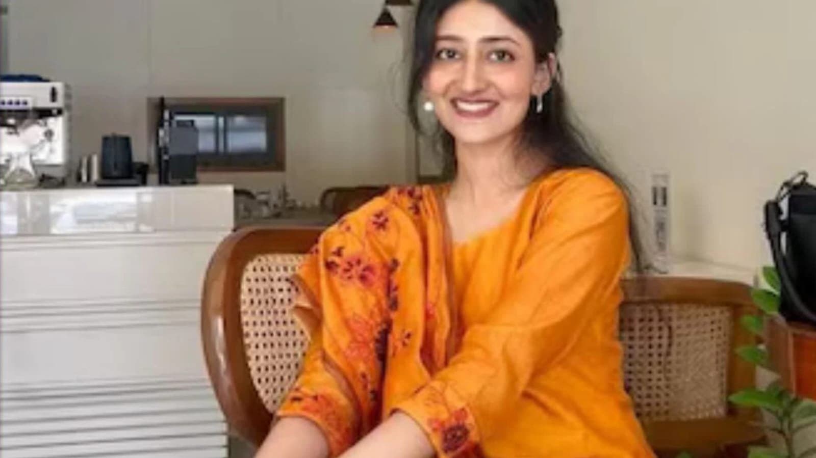 তিন বছর ফোন ছুঁয়ে দেখেননি! এই মহিলা আইএএসের সাফল্যের দোরগড়ায় পৌঁছনোর গল্প শুনলে গায়ে কাঁটা দেবে আপনার