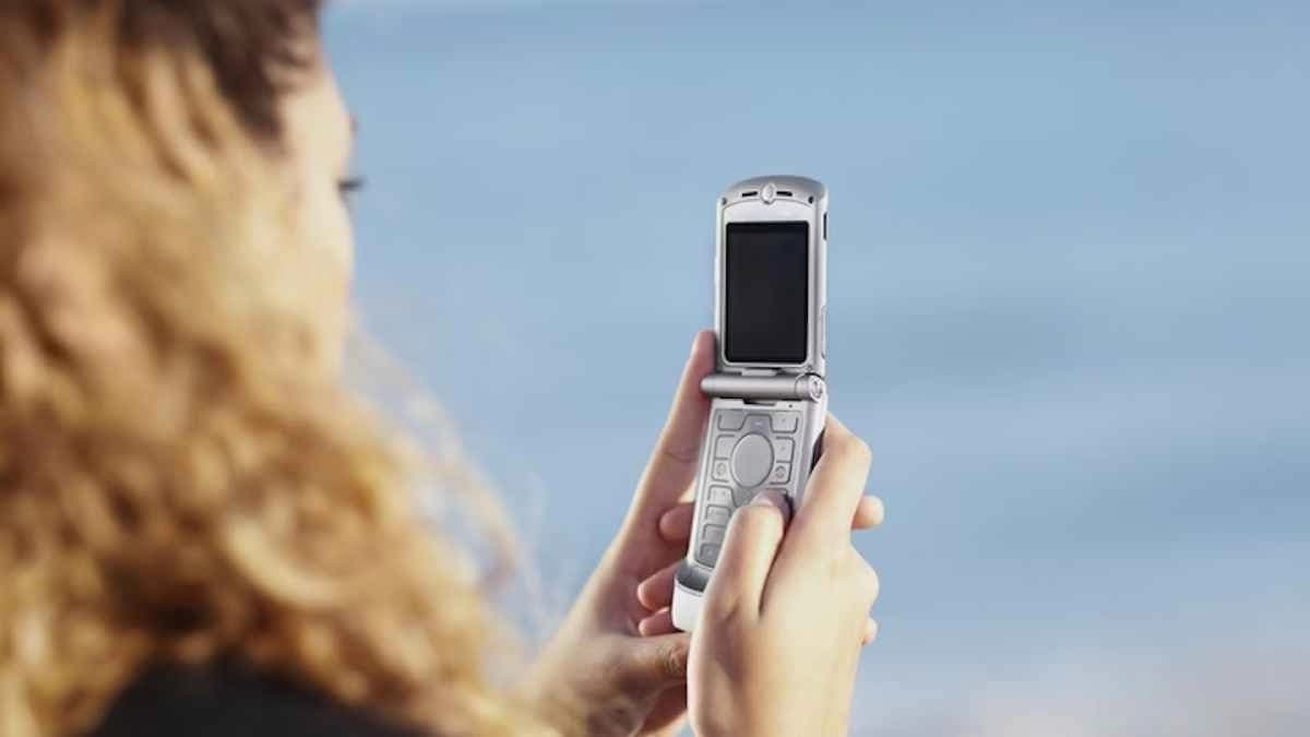 Gen Z does not want to say Hello when answering the phone