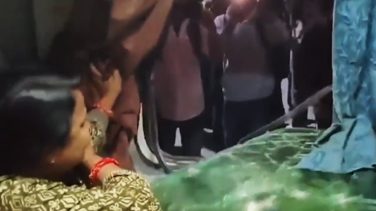 Mahakumbha2025  already packed inside Unable To Board Train For Prayagraj then what happened gnr 