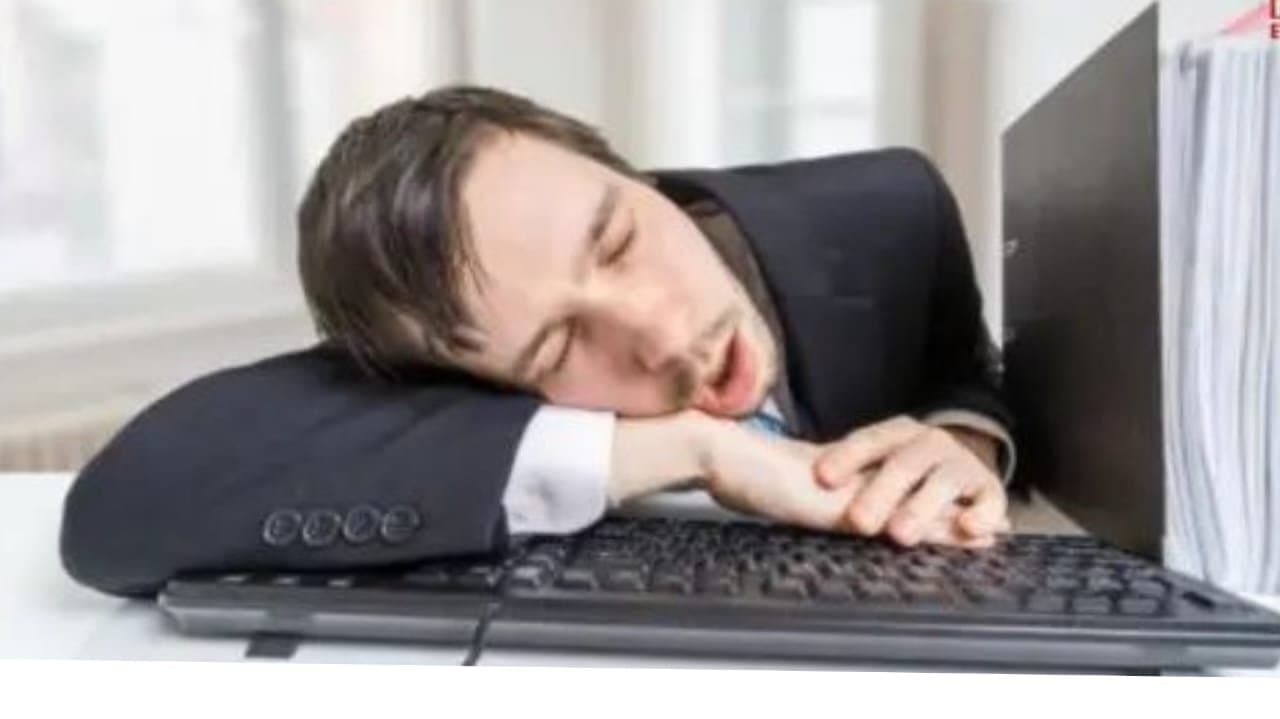 Bank Employee falls asleep on keyboard then what happened_gnr