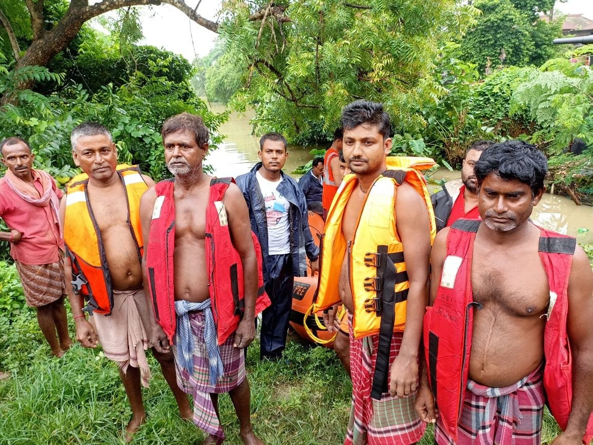 For the tremendous current in the river four villagers took shelter on a tree