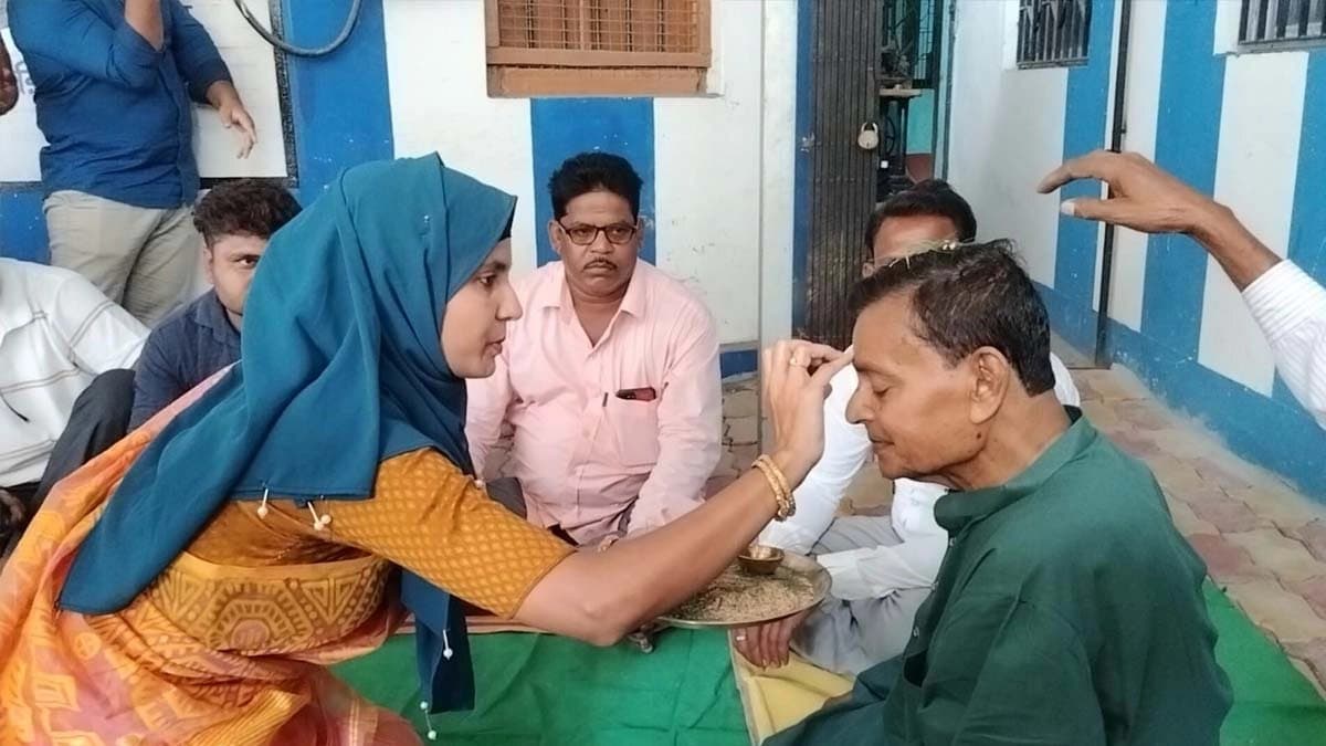 Both Hindu and Muslim people celebrated Bhai Phonta in East Burdwan initiated by minister Swapan Debnath