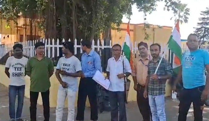 উদ্বোধনের ৪ মাস পরেও নশিপুর ব্রিজ দিয়ে চালু হয়নি যাত্রীবাহী ট্রেন চলাচল, আন্দোলন শুরু  