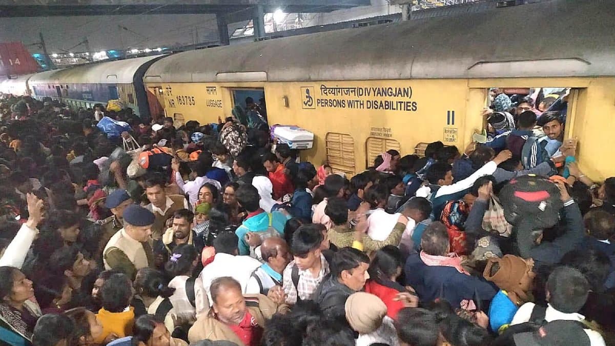 Rail Ministry should listen to former rail minister Mamata Banerjee to organise special train services for pilgrims edt