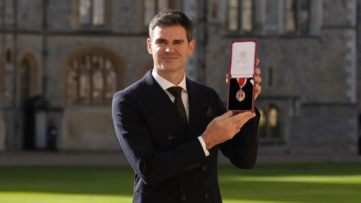 James Anderson receives his knighthood at Windsor Castle 