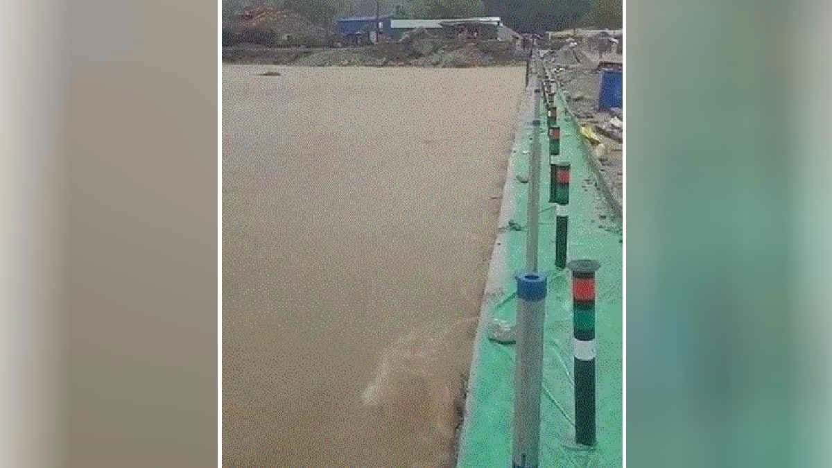 Heavy rainfalls in hills of North Bengal sparked the possibility of flood