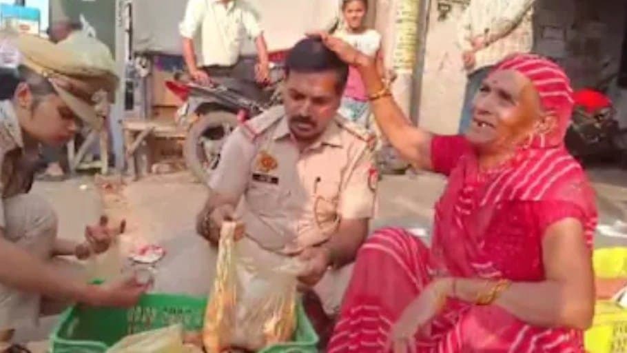 Cop Buys All Diyas From Elderly Woman To Light Up Her Diwali 