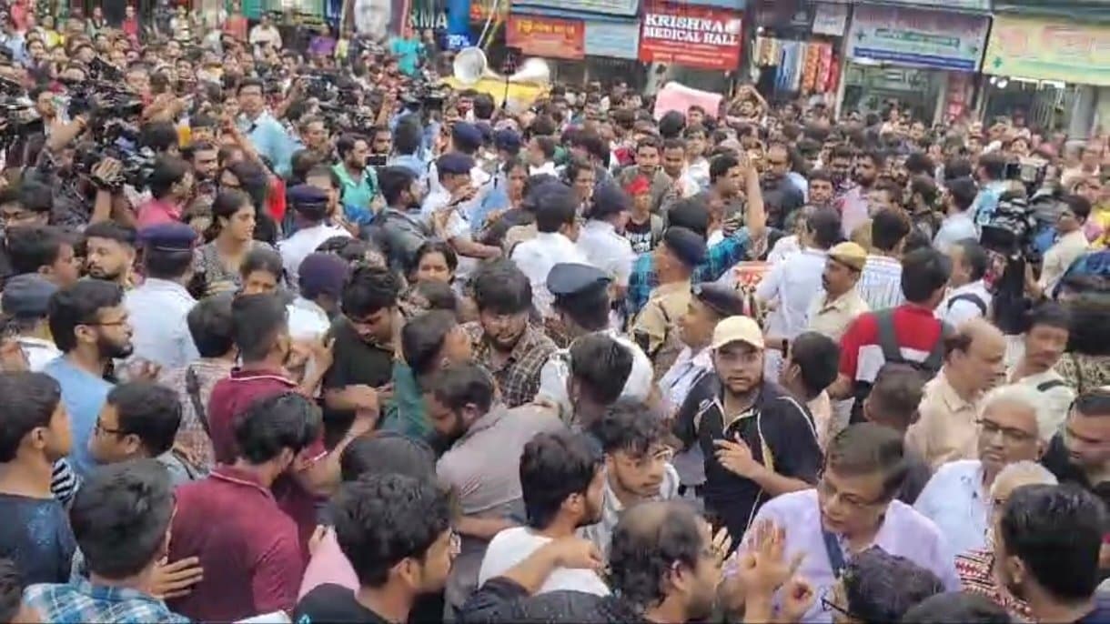 RG Kar Medical College clash between protesters and police gnr 
