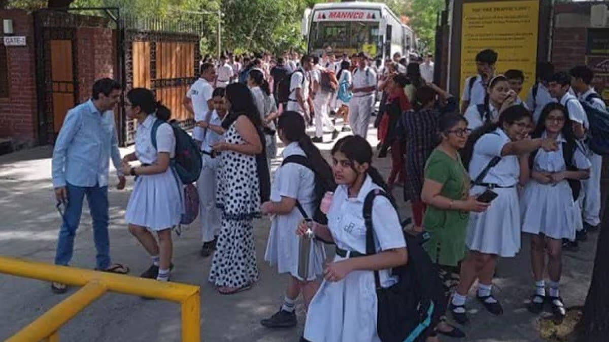 Bomb Threat Again At Delhi Schools gnr