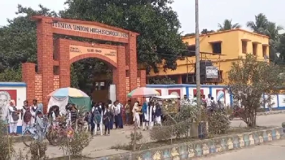 প্রাচীন শিক্ষা প্রতিষ্ঠানে লক্ষ লক্ষ টাকা তছরুপ, কাঠগড়ায় প্রাক্তন প্রধান শিক্ষক
