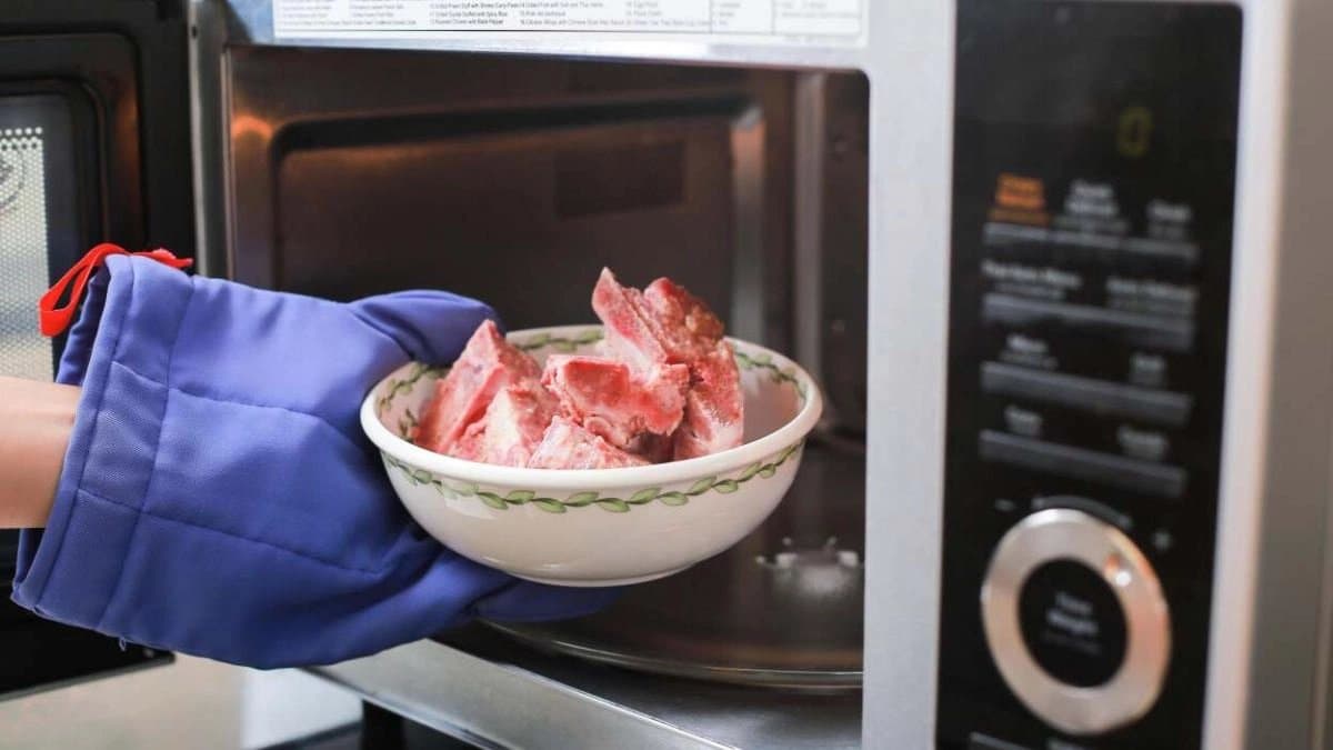 Never put these foods inside a microwave oven