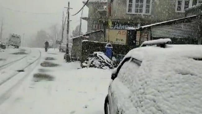 Himachal Pradesh: ভারী তুষারপাতে কমলা সতর্কতা হিমাচল প্রদেশে, বন্ধ ৫০০-র বেশি রাস্তা 