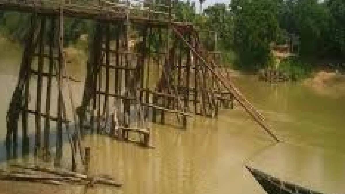 Villagers Protests Demanding Ferry Service In Bainchigram