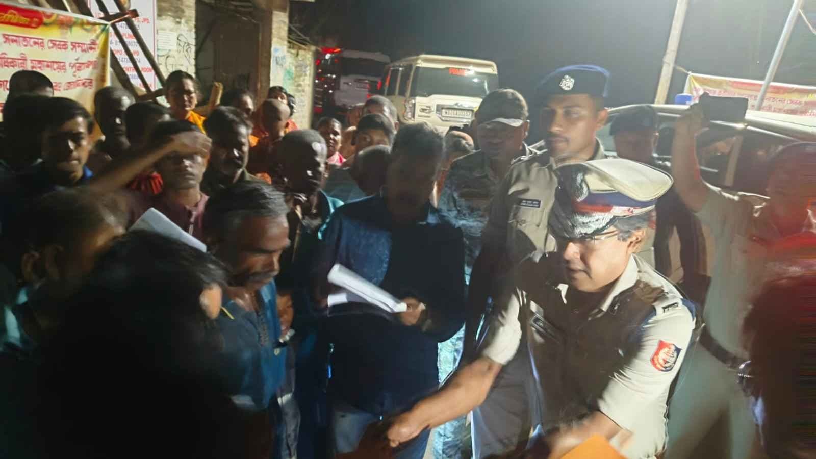 Police Officials Giving financial compensation to families affected in Samsherganj
