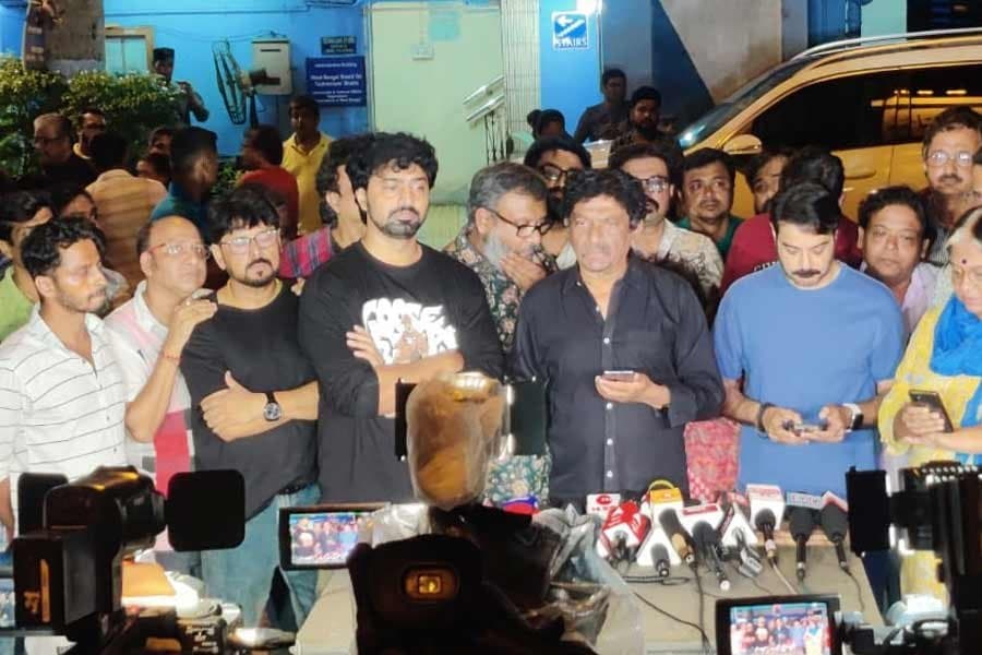 Tollywood Strike-Federation: মুখ্যমন্ত্রীর নির্দেশের পরেও টালবাহানা ফেডারেশনের! টলিপাড়া স্বাভাবিক ছন্দে ফিরতেই রাহুল মুখোপাধ্যায়কে নিয়ে এ কী বললেন স্বরূপ বিশ্বাস?