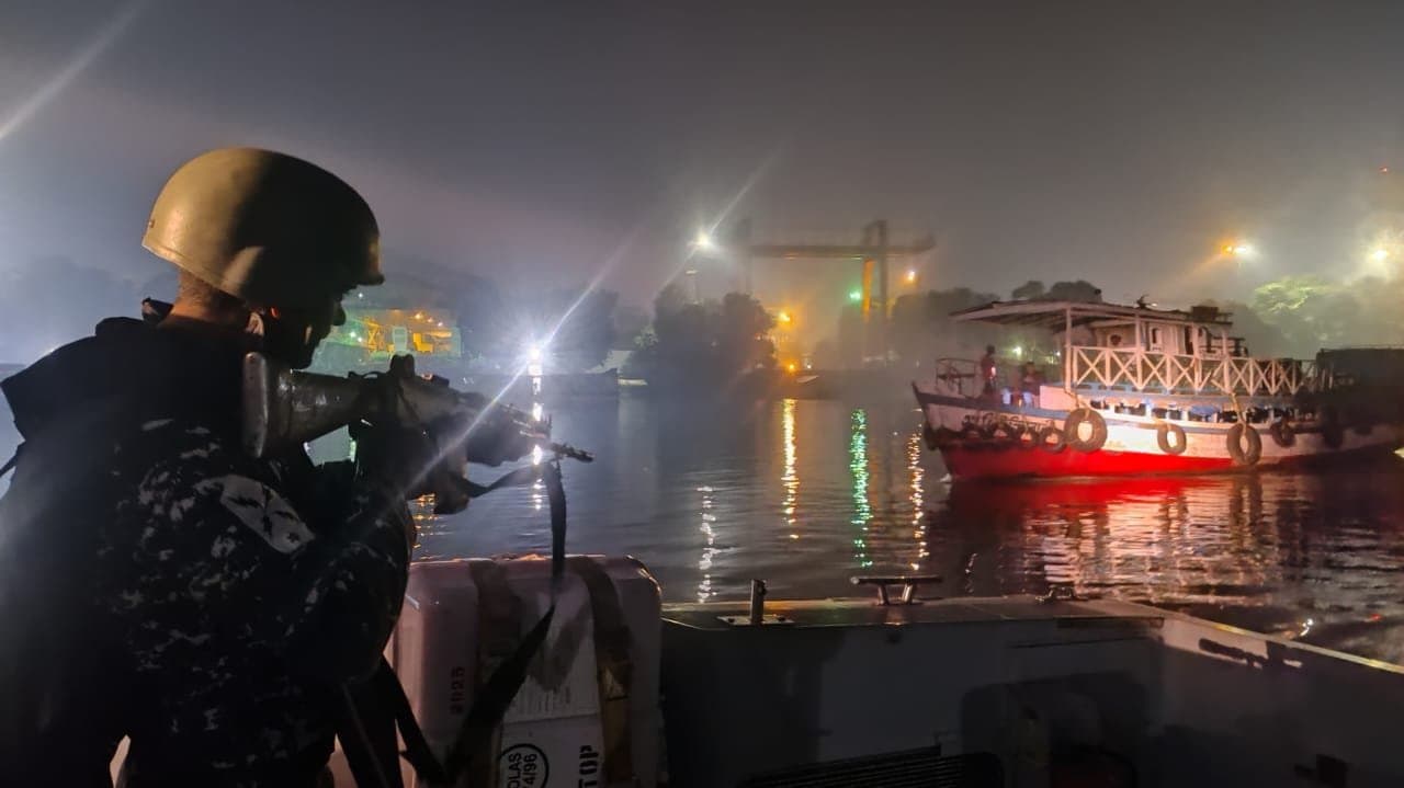 কলকাতায় বড় নাশকতার ছক বানচাল করল ভারতীয় নৌ-বাহিনী, আটক দুই 'দুষ্কৃতী'