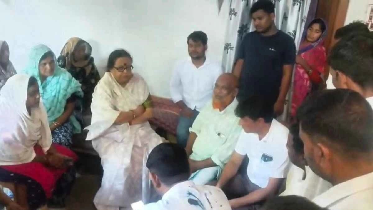 Sabitri Mitra meet the dead Tmc leader family member
