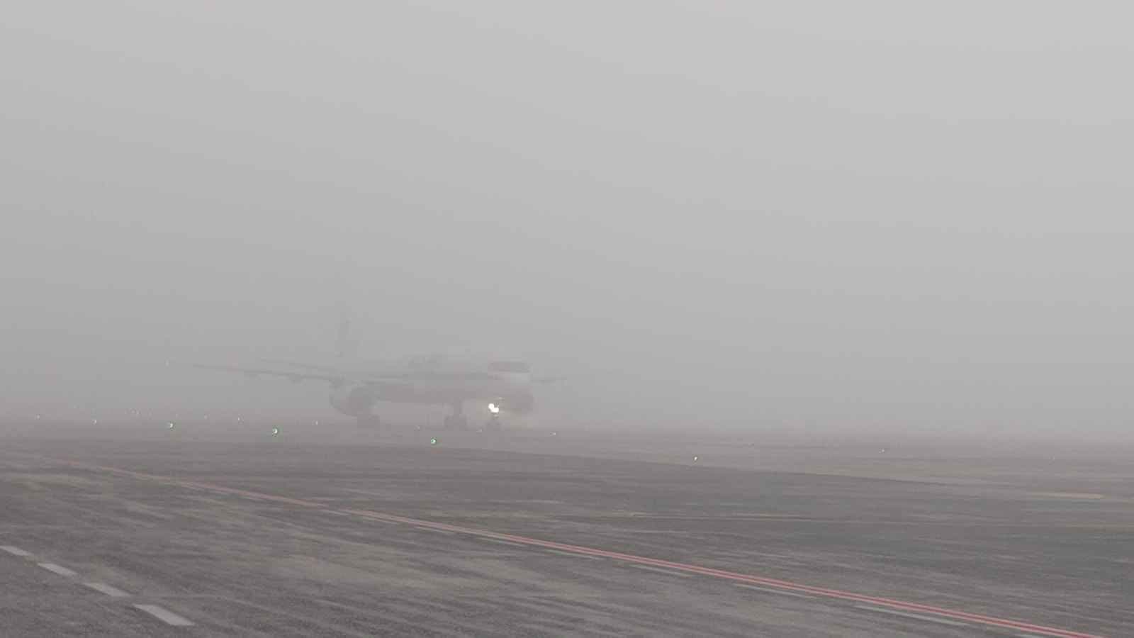 Flight operation disrupted in Kolkata airport due to dense fog gnr 