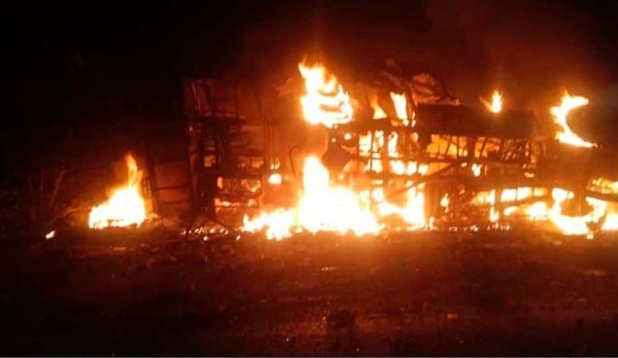Madhya Pradesh: পথ দুর্ঘটনার পরেই বাসে আগুন, ঝলসে মৃত ১৩, আহত ১৭ 