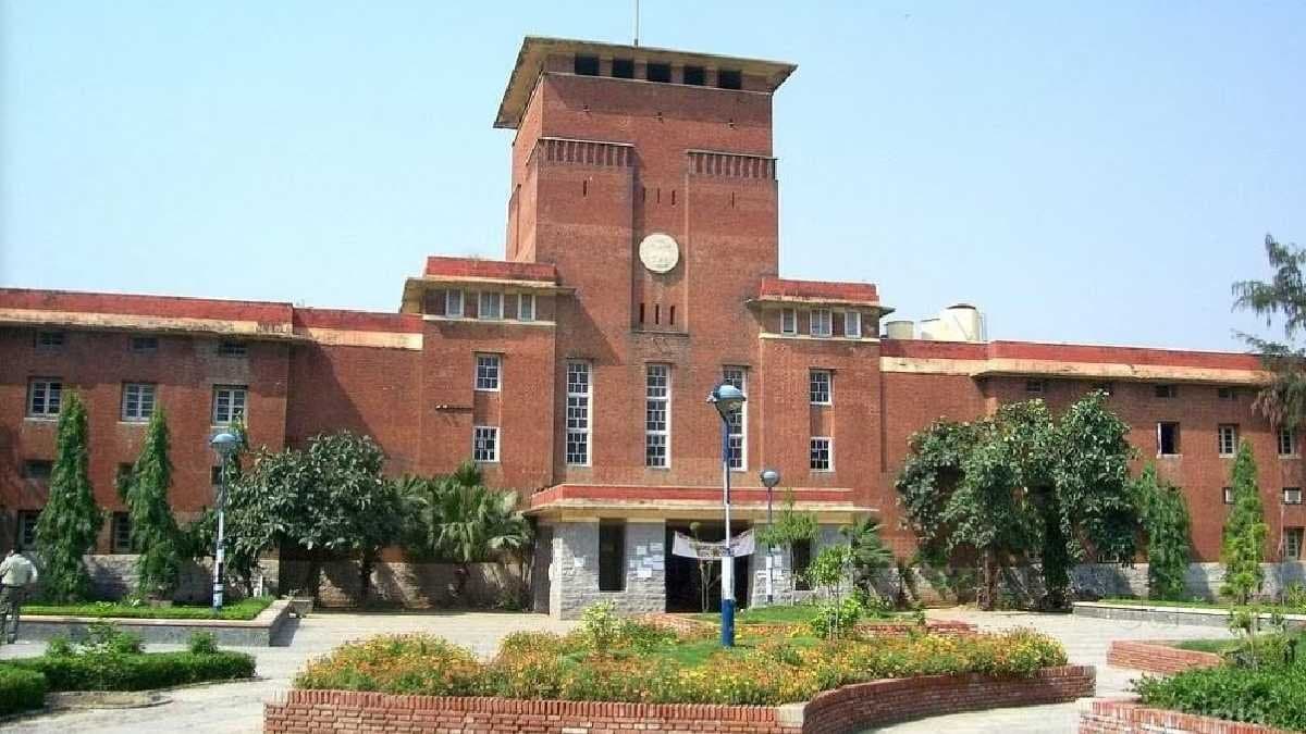 delhi university  conduct placement and internship for students