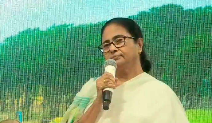 Mamata Banerjee: গদ্দারই সব থেকে বেশি দুর্নীতি করেছে, নাম না করে শুভেন্দুকে আক্রমণ মমতার