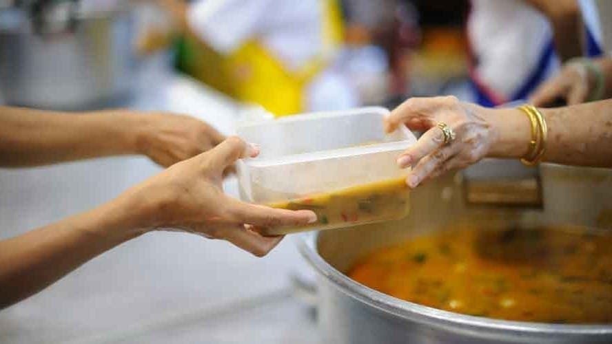 France becomes the first country to force all supermarkets to give unsold food to the needy 