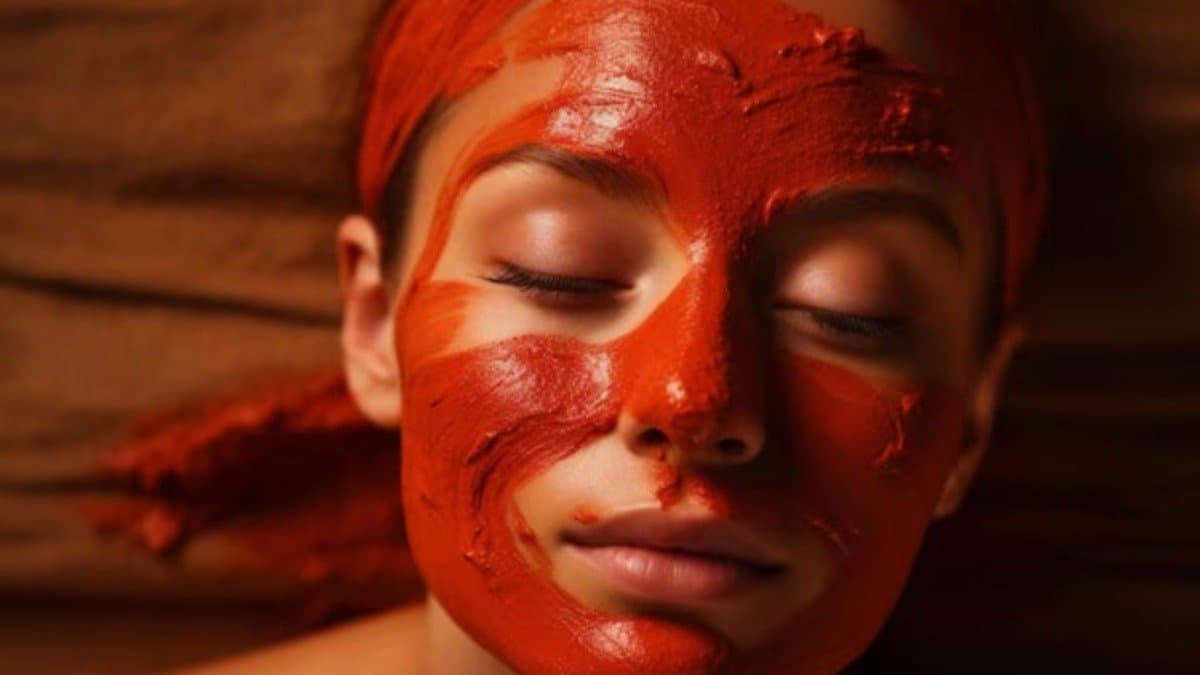 Face Pack with Beetroot tomato and these three things works like magic on skin which removes sun tan within 15 minutes lif